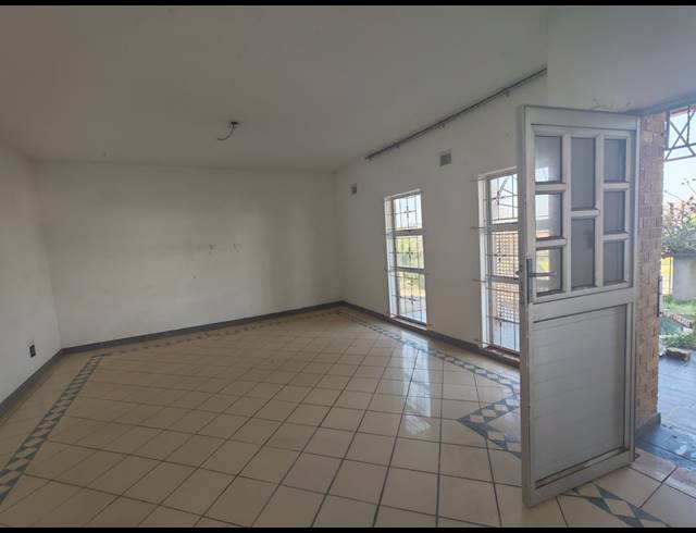 5 BEDROOM FREESTANDING FOR SALE IN TONGAAT BEACH